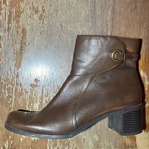 Craft&barrow, Kristen brown, size 8. Used, but good condition.